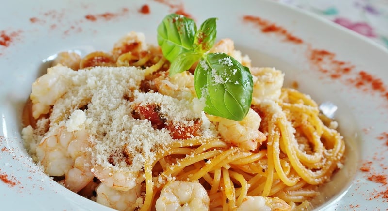 Whole-Wheat Pasta with Homemade Tomato Sauce and Lean Ground Turkey